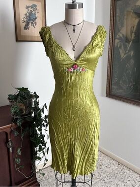 Vintage 90s early 2000s Betsey Johnson short green 100% silk casual dress Size 6